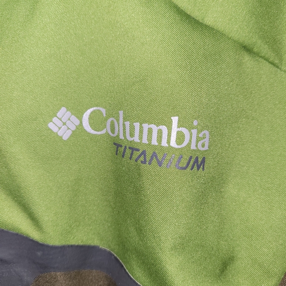 4/25 Columbia Titanium Mens LG Green Softshell Jacket Outdoor Hiking Trail Gorp - Picture 3 of 9
